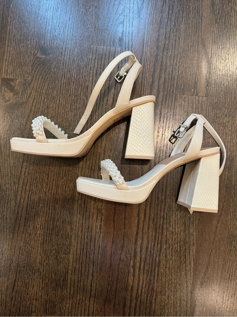 Dolce Vita elegant ivory